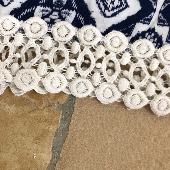 Cute summer top - Picture 3 of 3